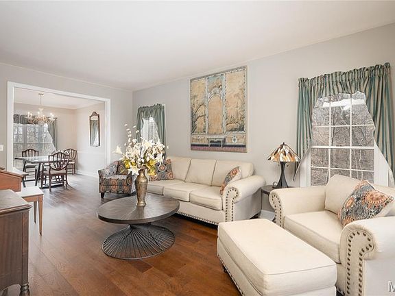 3rd image of 509 Oak Knoll Rd