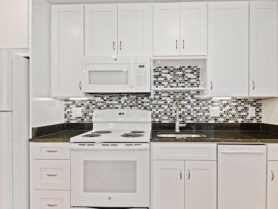 1st image of 1925 M St NE #4