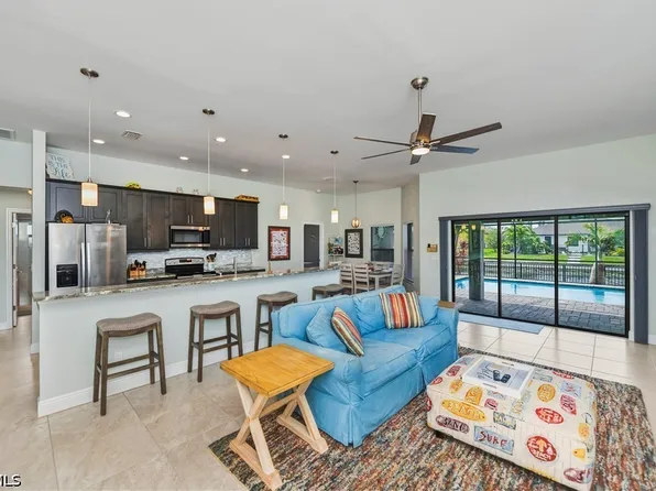 910 SW 12th Ter, Cape Coral, FL 33991