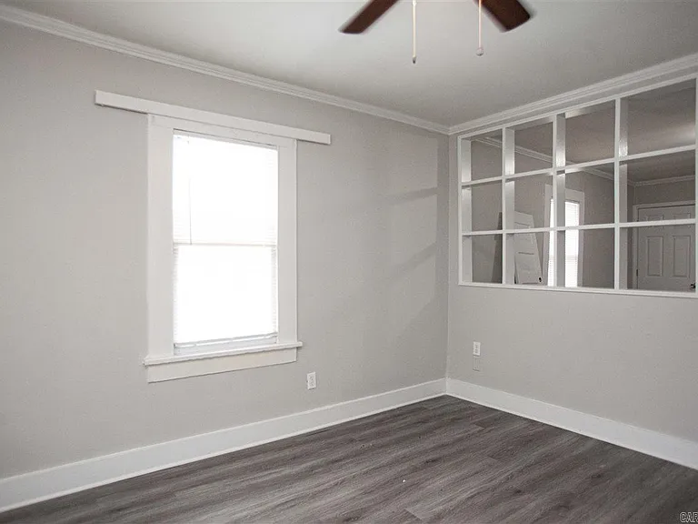 2421 S Oak St — Photo 2