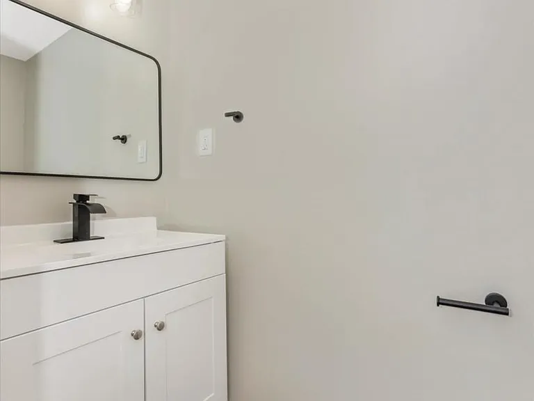 37 W I St — Photo 6