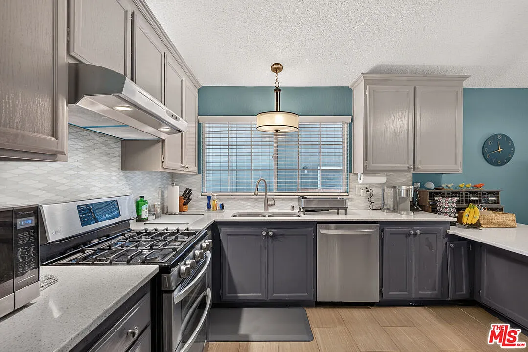 930 Bartlett Pl - Photo 10