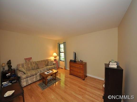 4th image of 2110 Cumming Woods Ct