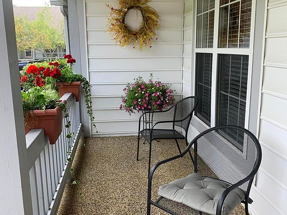 3rd image of 6417 Upper Lake Cir