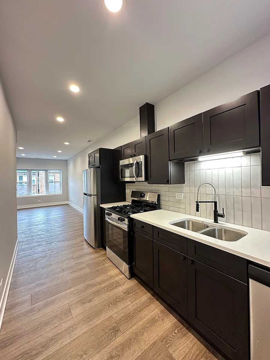 Building Photo - 4411 N Kimball Ave #3