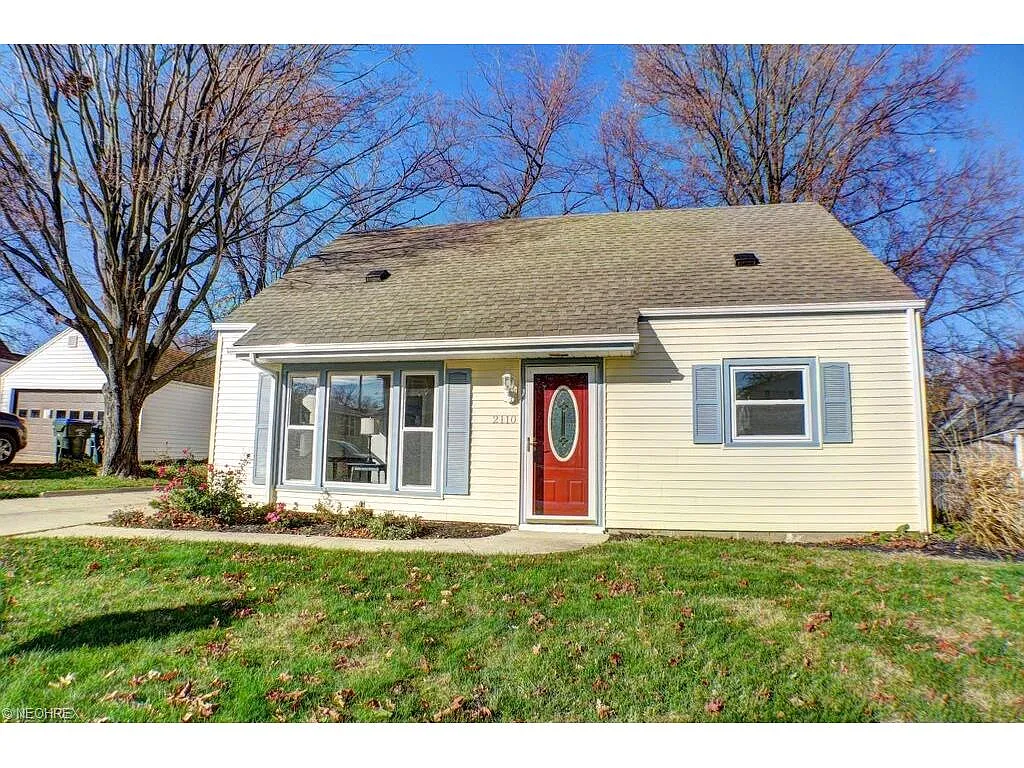 2110 Suncrest Dr photo 1