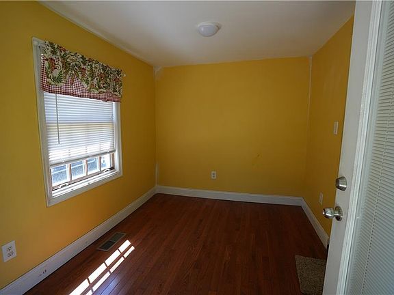 5th image of 28083 Harborton Rd