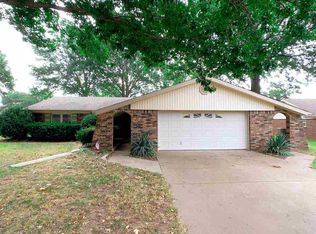 1121 Rosedale Dr, Ponca City, OK 74604