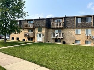 2390 Bicentennial Ave APT 9, Crest Hill, IL 60403