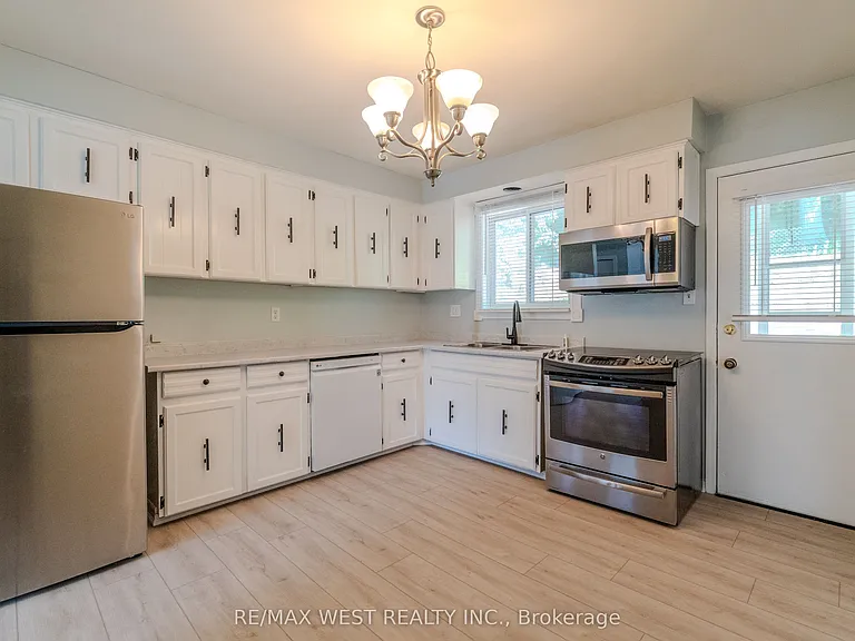 147 Forest Rd — Photo 4