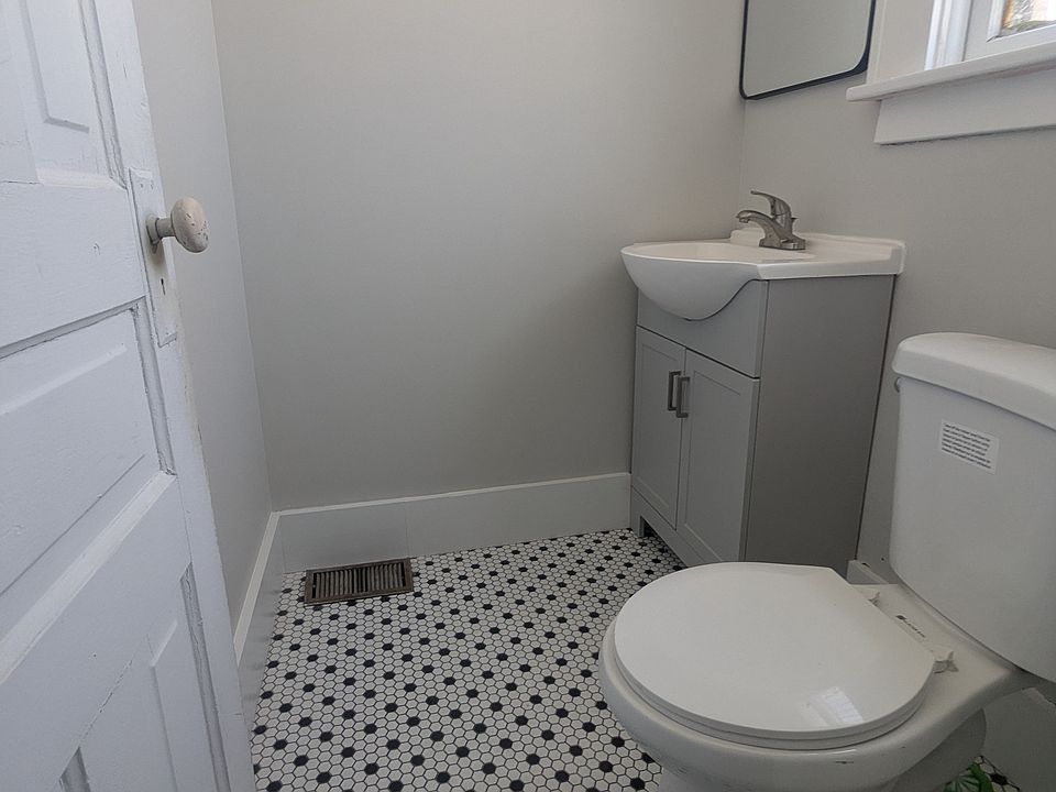 2nd image of 2720 W Sylvania Ave #2723
