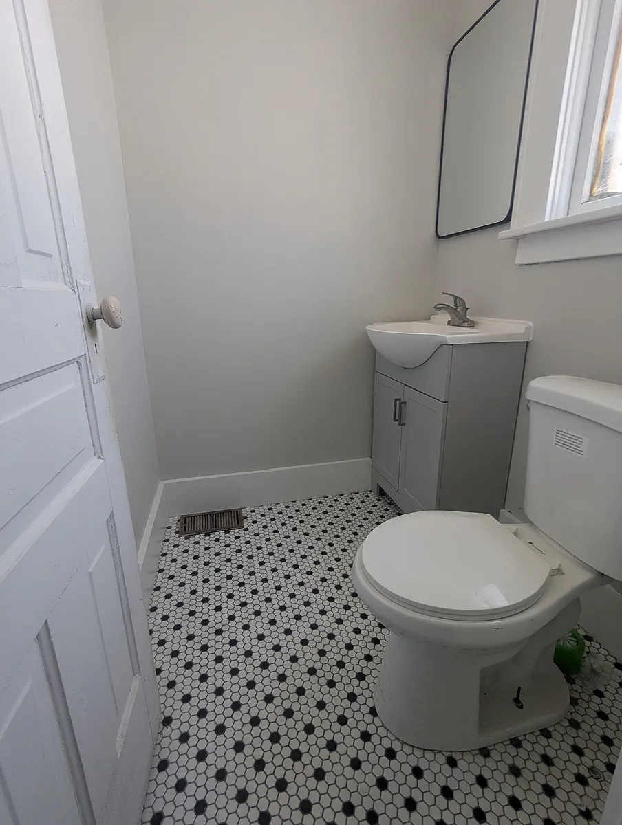 Building Photo - 2720 W Sylvania Ave #2723