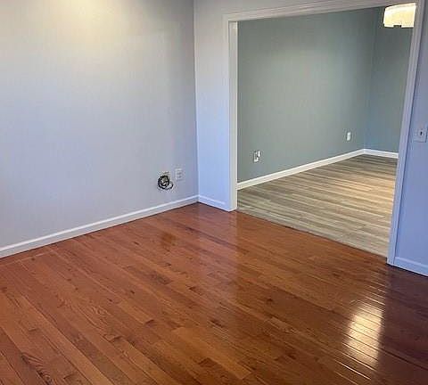 4th image of 15 Wood Cove Dr