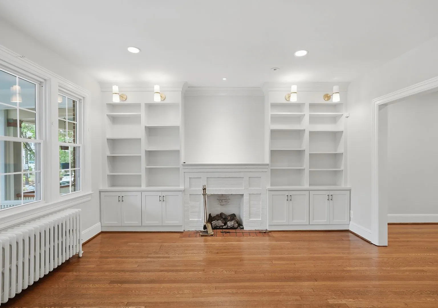Glover Park Townhome | 4 Bed | 3.5 Bath | 2,500 Sf | Large Front Porch & Fenced-In Backyard w/ Deck — Photo 2