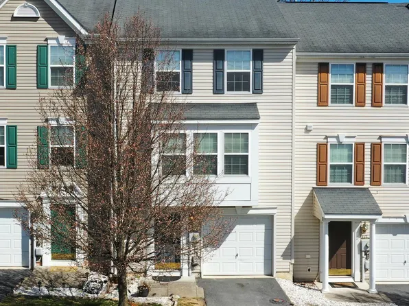 315 Scarboro Dr, Bunker Hill, WV 25413