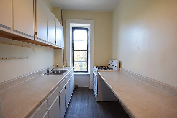 Rented by Rolling Stone Realty LLC | media 18