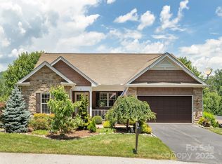 31 Headwater Dr, Laurel Park, NC 28739