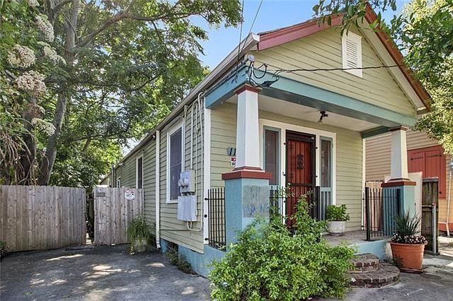 1st image of 1118 Spain St
