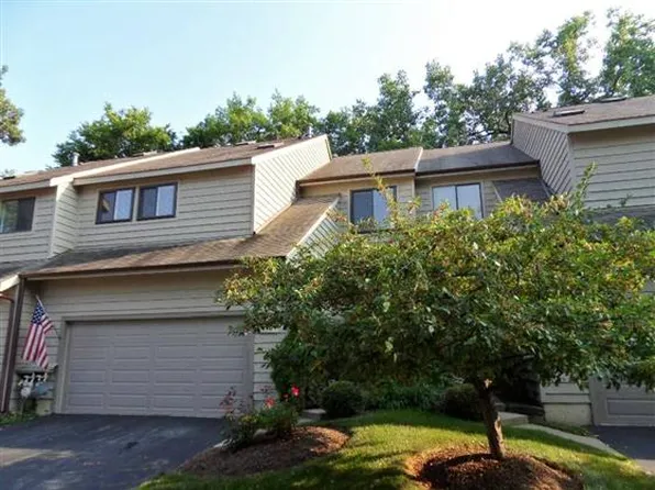 1504 Kirkwood Dr, Geneva, IL 60134