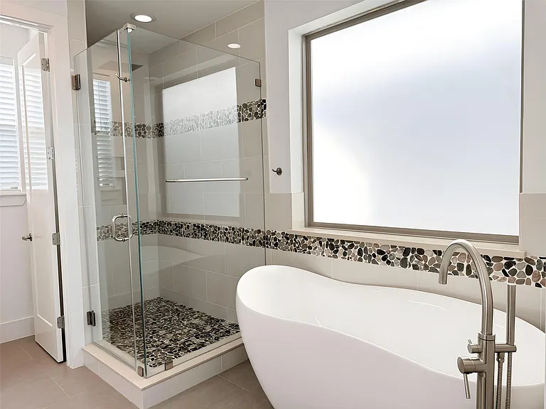 2115 Detering St — Photo 13