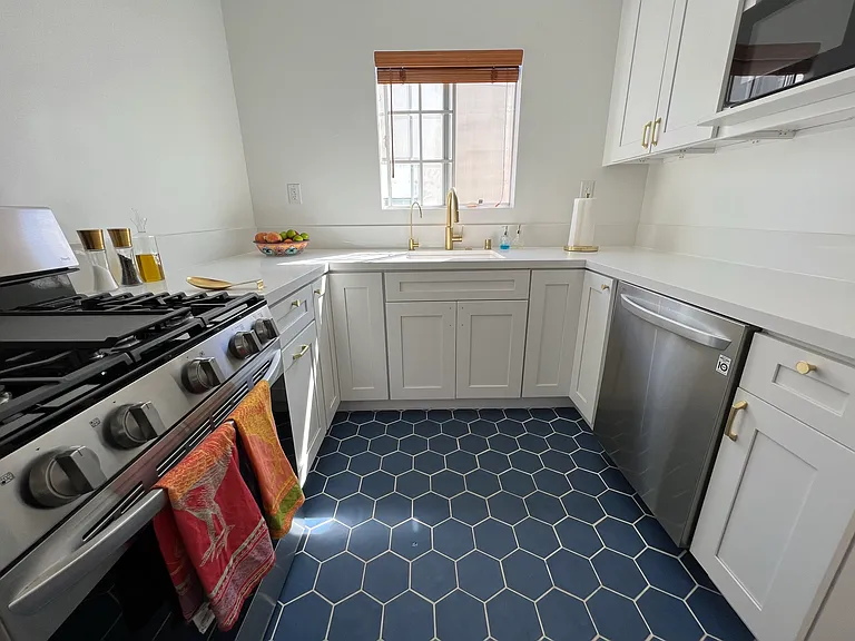 2832 S Rimpau Blvd — Photo 16