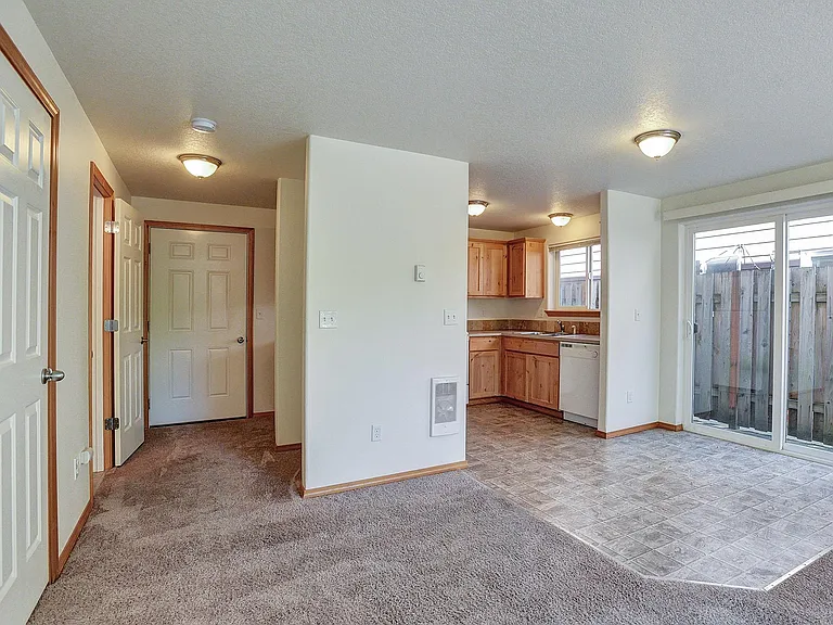 2215 Sam Parrett Dr — Photo 15