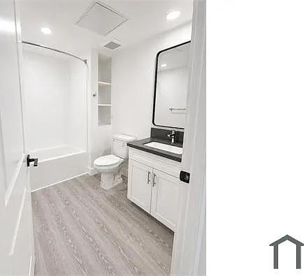 11714 Archwood St — Photo 6