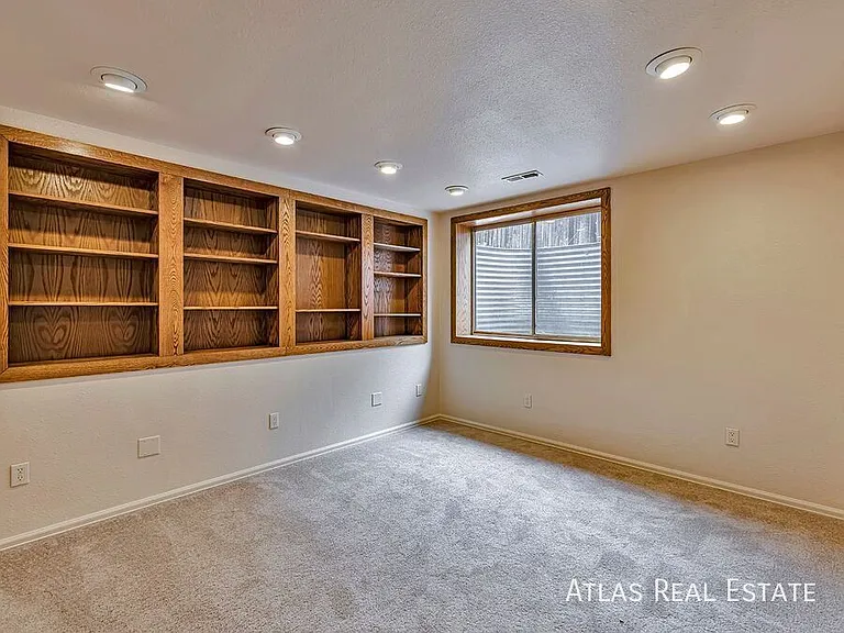 8150 Camfield Cir — Photo 15