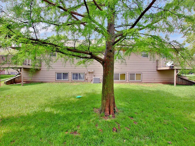 2314 N Shefford Cir — Photo 24