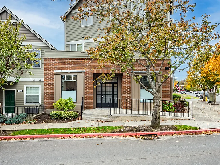 1497-1549 NE Market Dr — Photo 8