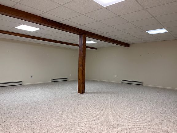 3rd image of 33 Rockhurst Dr