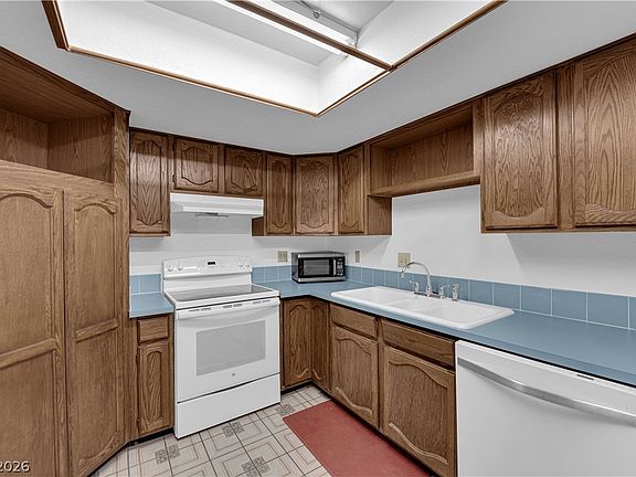 4th image of 6650 Desperado St
