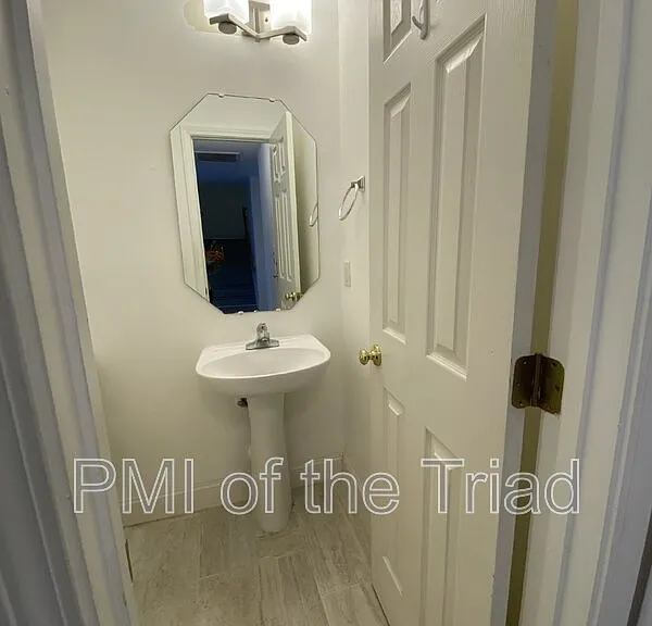 202 Kinnley Ct — Photo 11