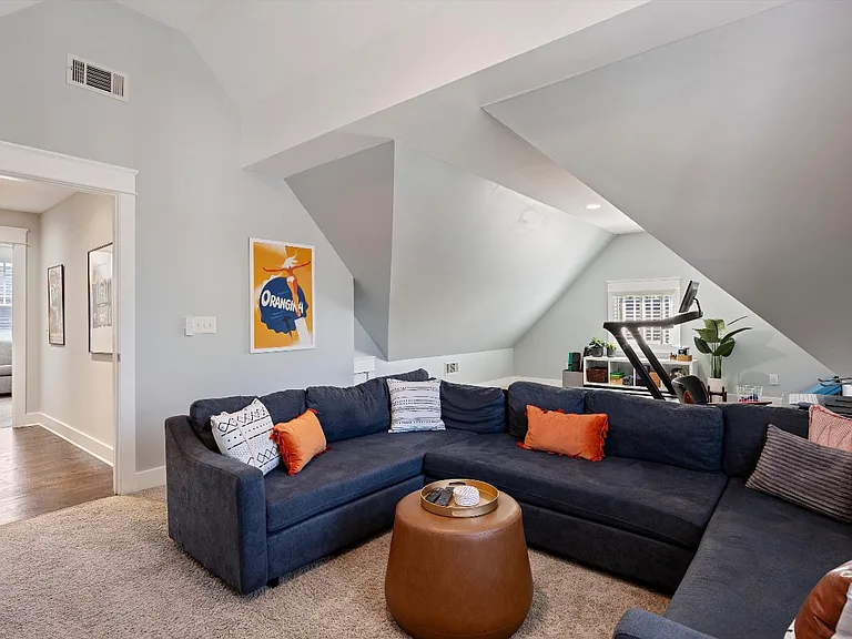 1109 Lawrence Ave — Photo 28
