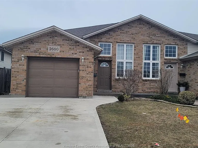 2680 Teedie Cres — Photo 1