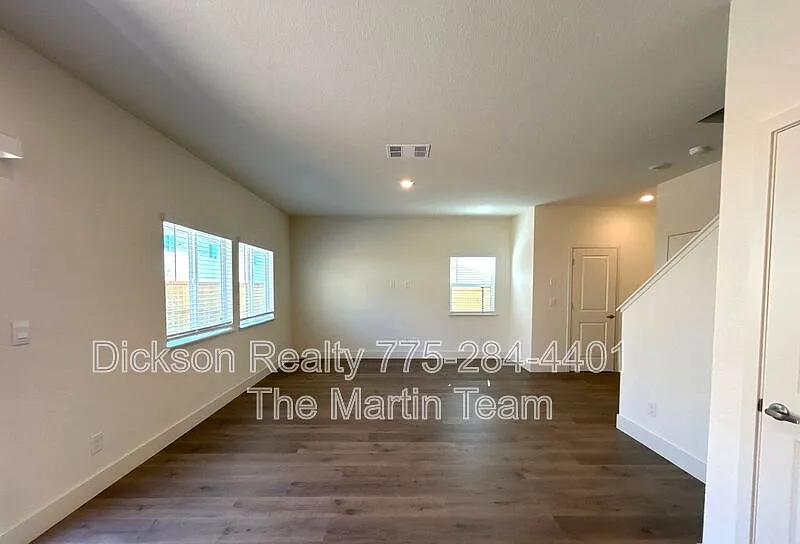 3 bed, 2.5 bath, 1324 sqft, $2,550 — Photo 3