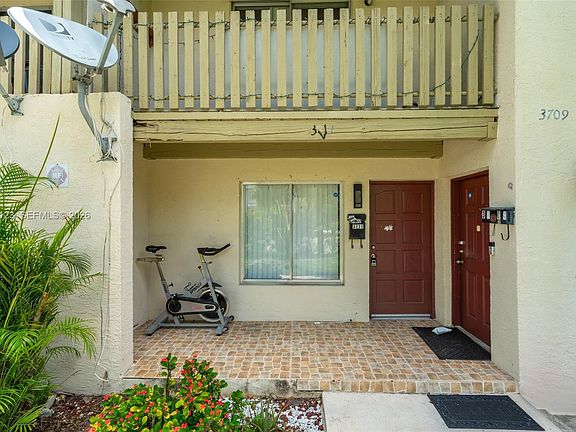 3rd image of 3711 Riverside Dr