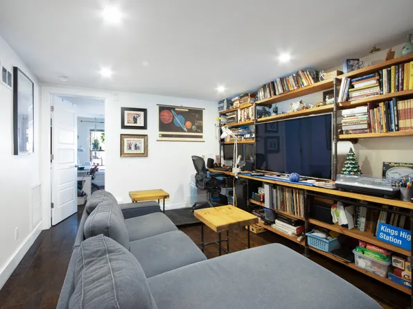 549 Monroe Street image 9 of 12