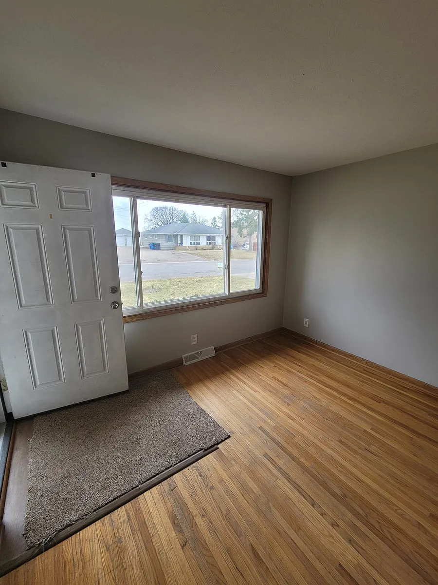 Building Photo - 706 Robinwood Ln