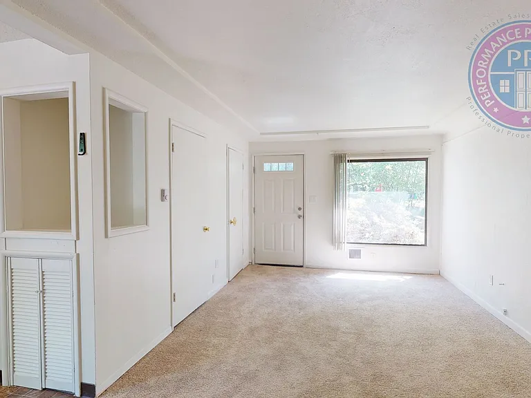 4333 NE 63rd Ave — Photo 4