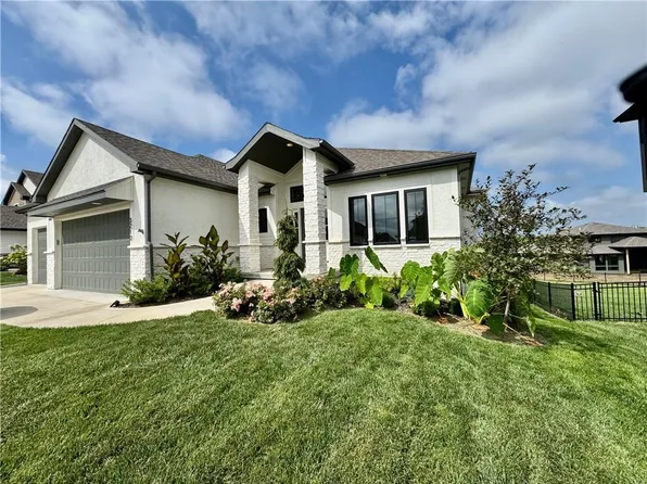 3210 SW Enoch St, Lees Summit, MO 64082