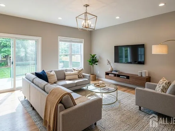 10A Delar Pkwy #A, Franklin Park, NJ 08823