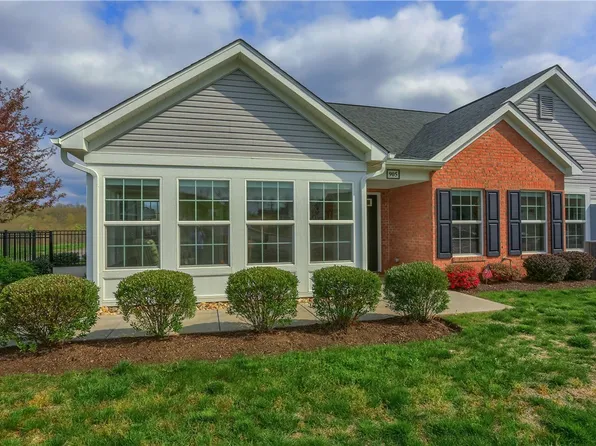 905 Spring Valley Dr, Zelienople, PA 16063