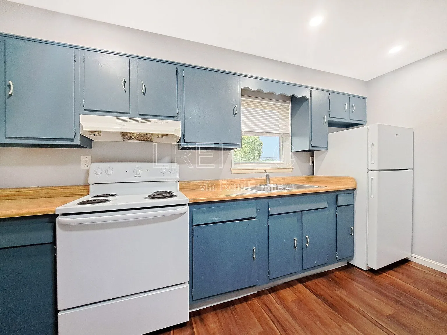 2 bed, 1.0 bath, 900 sqft, $799 — Photo 3