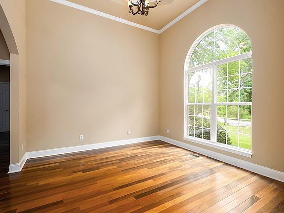 3rd image of 200 Valley View Rd