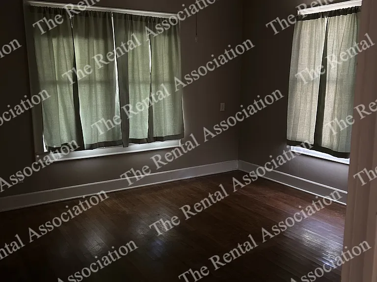 309 E Texas Ave — Photo 10