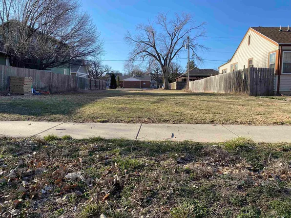 618 Johnstown Ave, Salina, KS 67401