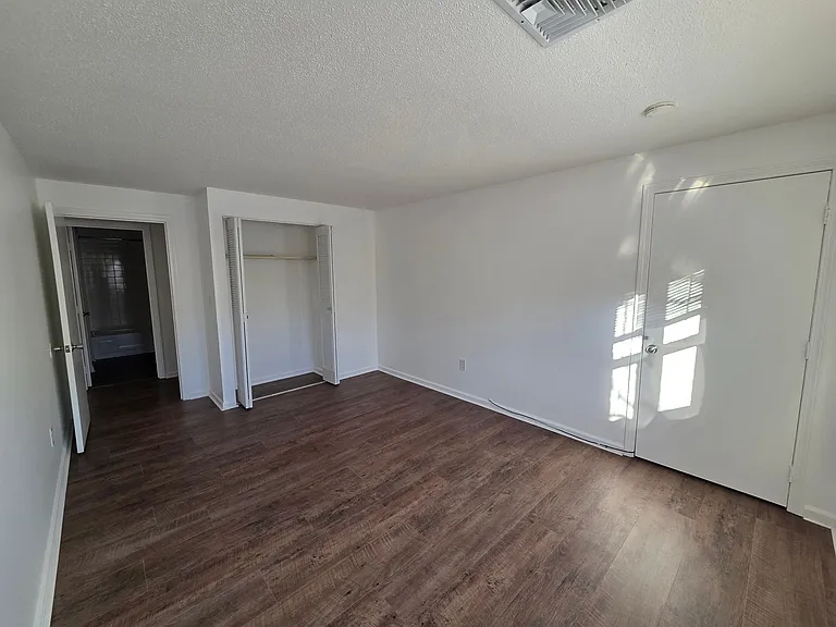 10 Longworth Ave — Photo 2