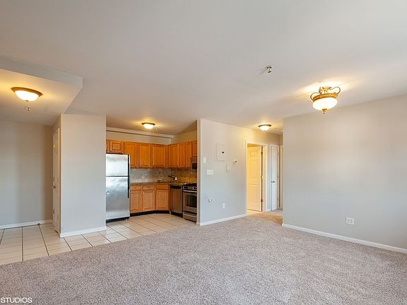 5th image of 24 Pennyfield Ave APT 1E