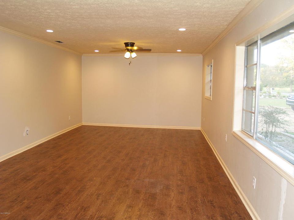 1st image of 114 Estelle Ave